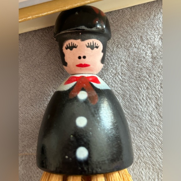 Vintage Half Wooden Figural Doll Crumb/ Garment Brush - Picture 5 of 11